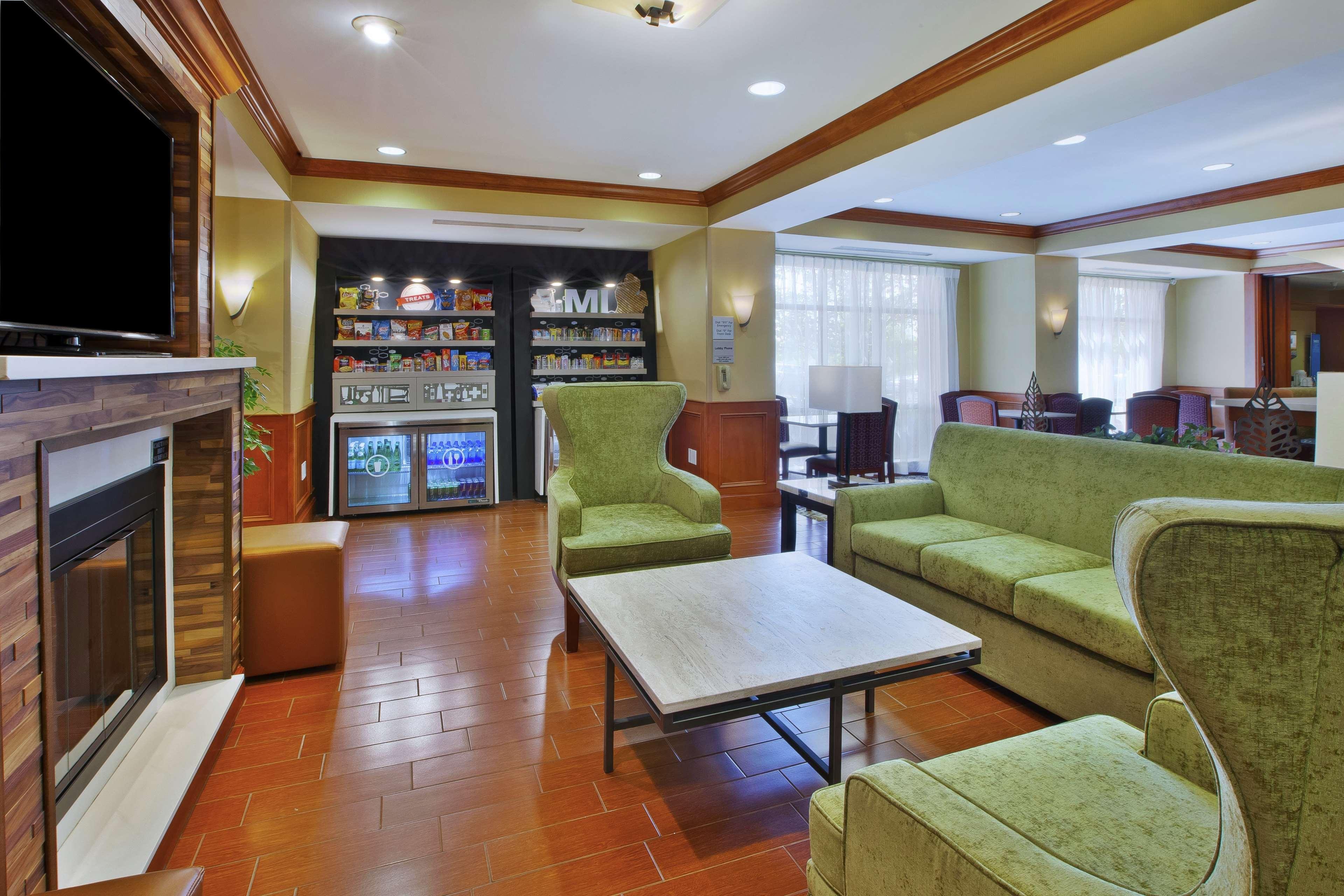 Hampton Inn Commerce/Нови Екстериор снимка