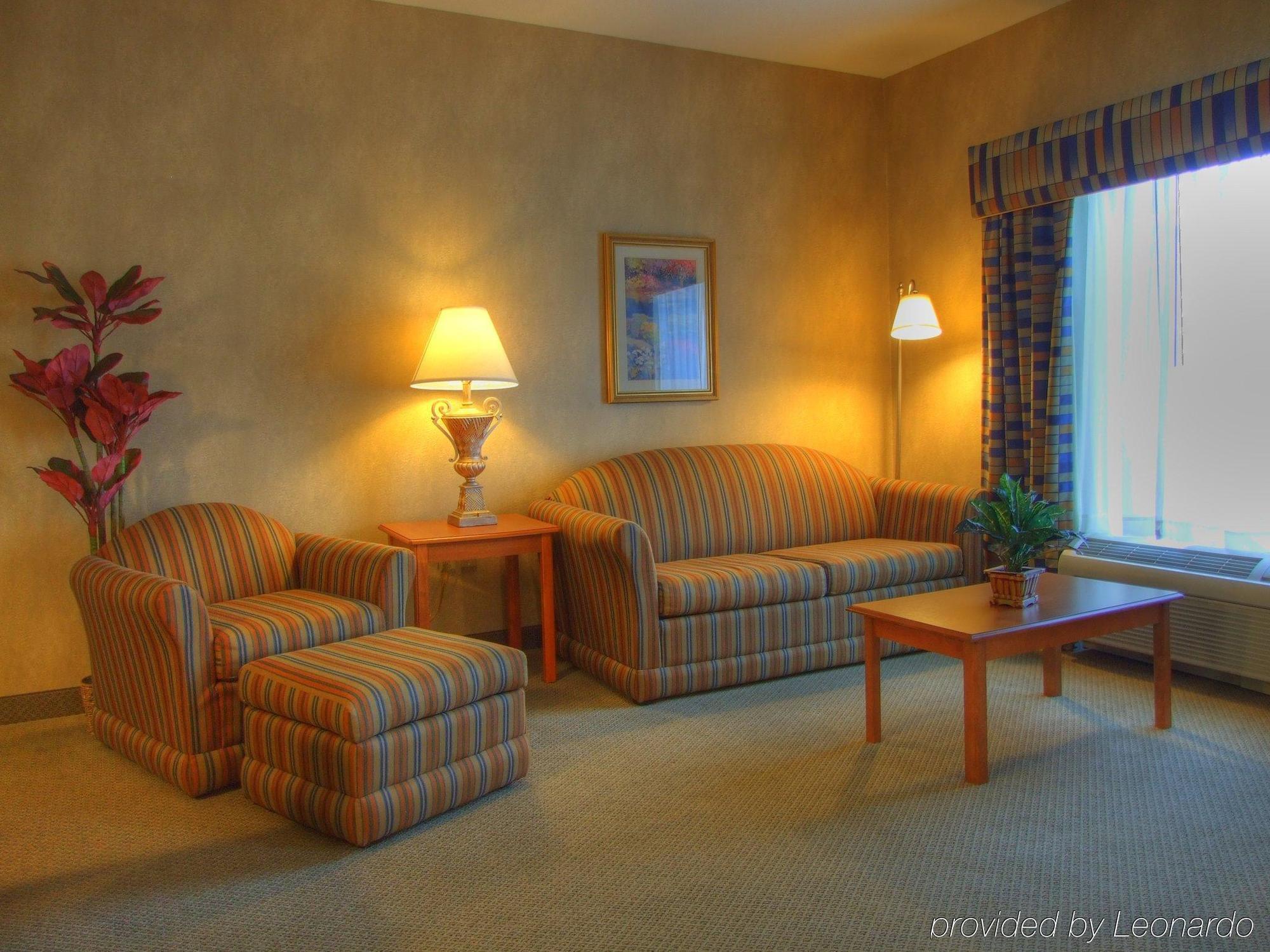 Hampton Inn Commerce/Нови Стая снимка