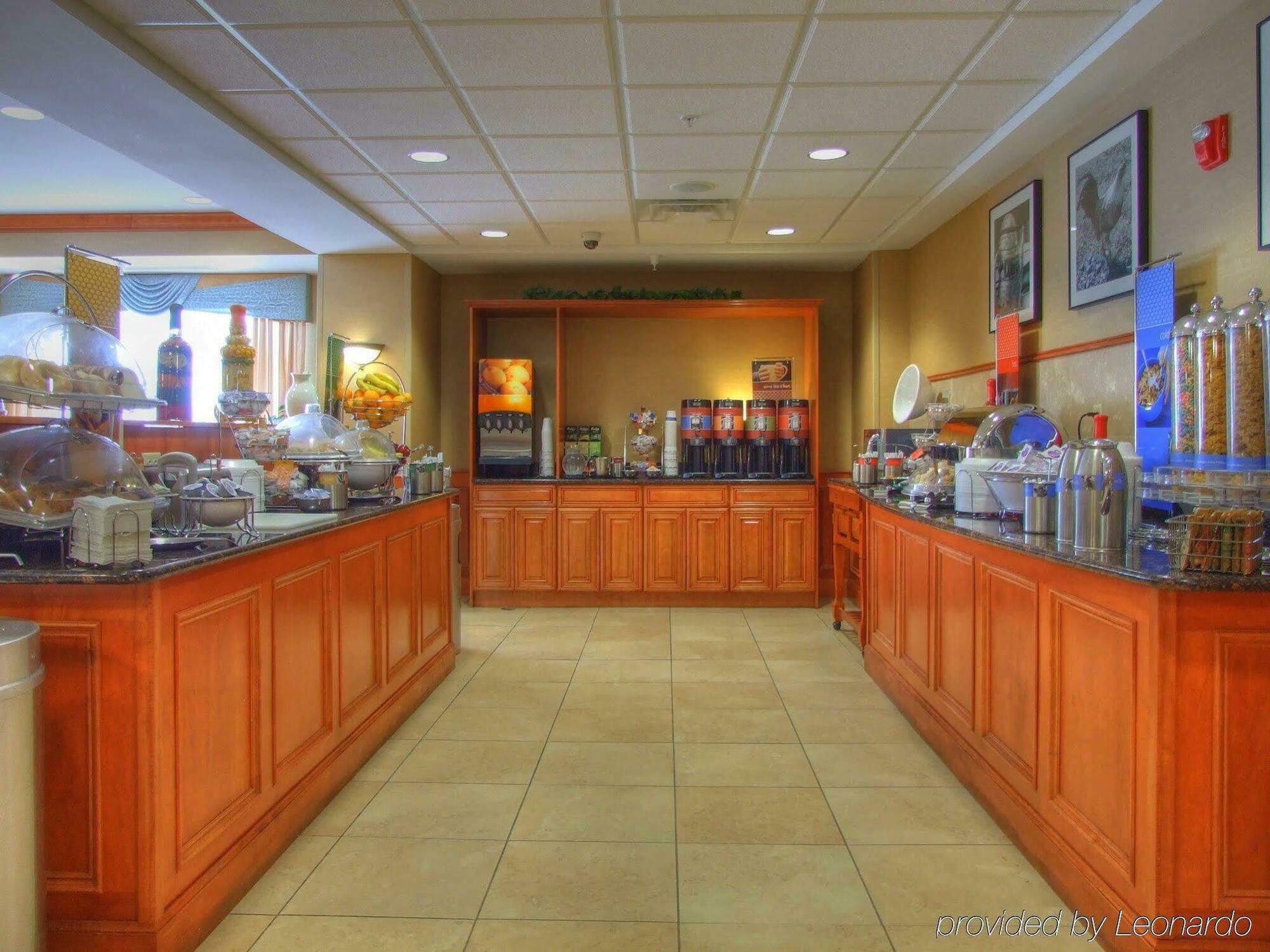 Hampton Inn Commerce/Нови Ресторант снимка